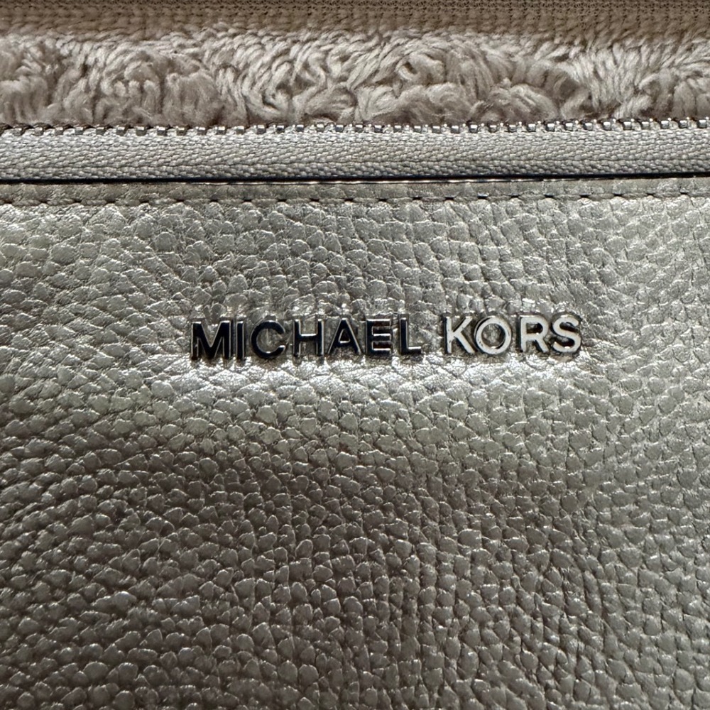 Michael Kors Metallic Silver Pebbled Leather Chain Pochette Bag 32F7MFDW6M - Picture 2 of 13